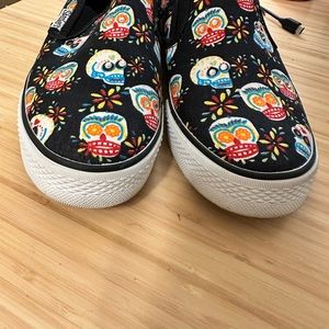 Sketchers black skull slip on sneakers size 8